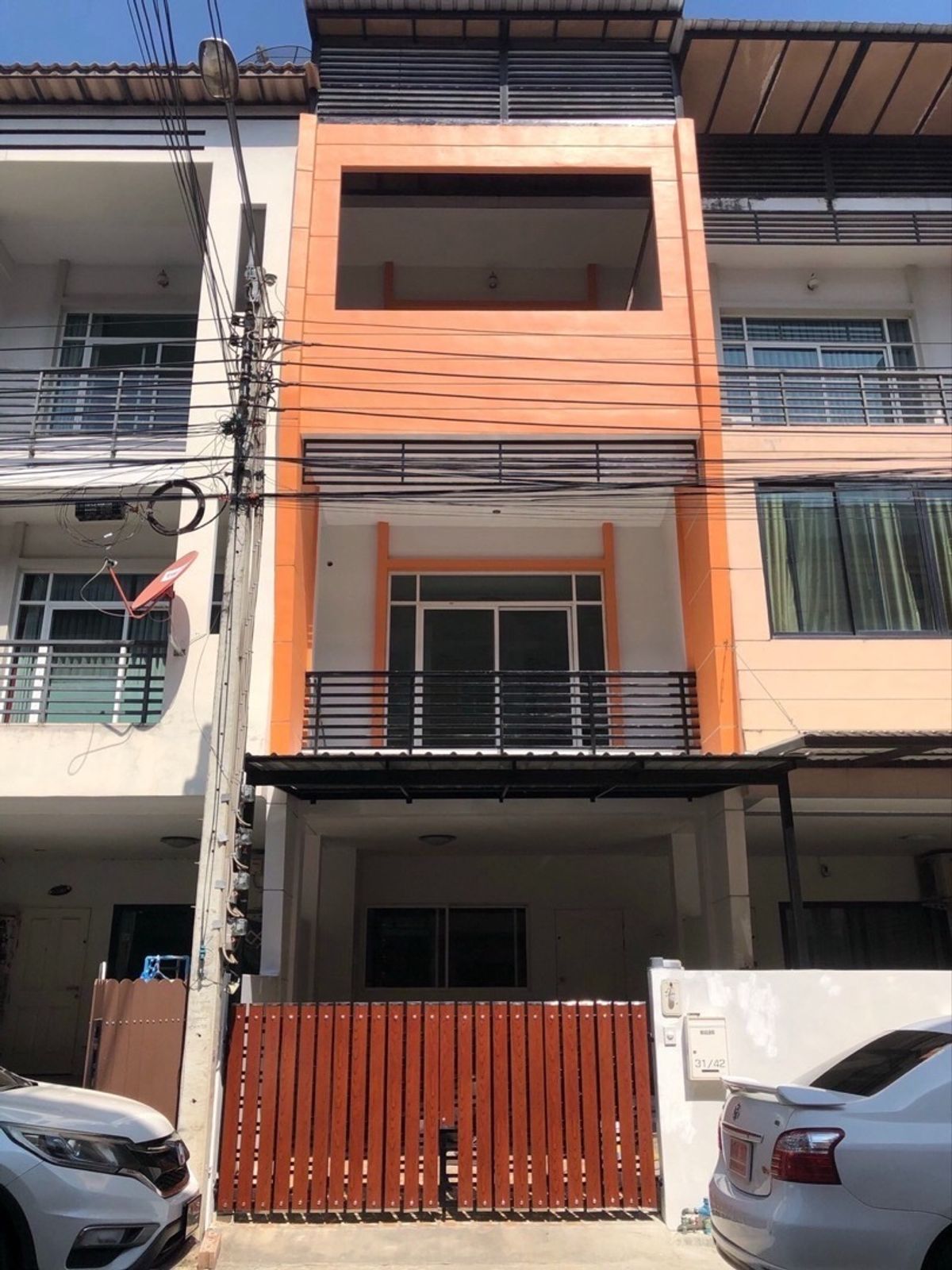 ให้เช่าทาวน์โฮมพัฒนาการ ศรีนครินทร์ : กฤษณาไพรเวทซิตี้
อยู่ระหว่างซอยกรุงเทพกรีฑา 15 และ 15/1 ให้เช่า 📍รับสัตว์เลี้ยง📍
