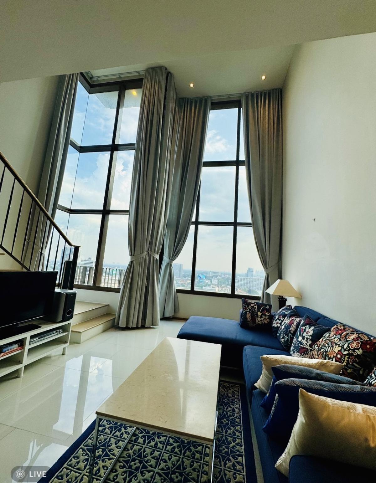 ให้เช่าคอนโดสุขุมวิท อโศก ทองหล่อ : 03/04/2026, เช่าคอนโด The Emporio Place ใจกลางพร้อมพงษ์ 
1 ห้องนอน 82.66 ตร.ม. พร้อมสิ่งอำนวยความสะดวกครบครัน! 0642748883