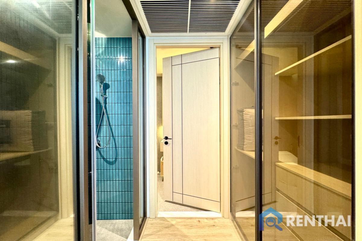 For RentCondoPattaya, Bangsaen, Chonburi : For rent Arom wongamat 1 bedroom 45 sqm direct sea  view