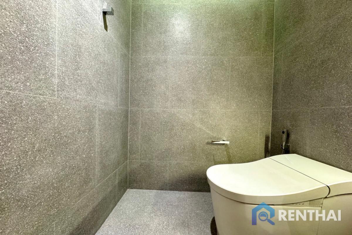 For RentCondoPattaya, Bangsaen, Chonburi : For rent Arom wongamat 1 bedroom 45 sqm direct sea  view