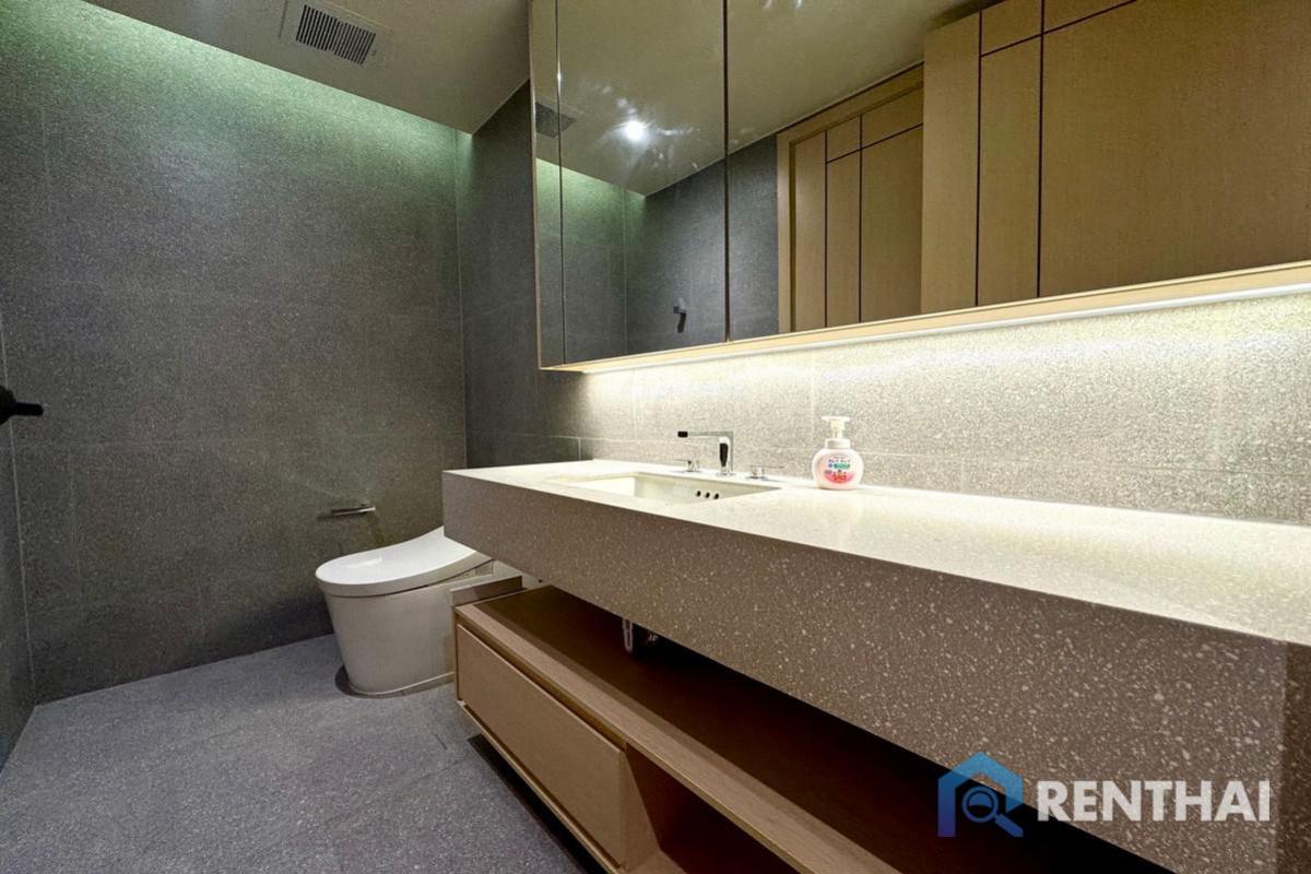 For RentCondoPattaya, Bangsaen, Chonburi : For rent Arom wongamat 1 bedroom 45 sqm direct sea  view