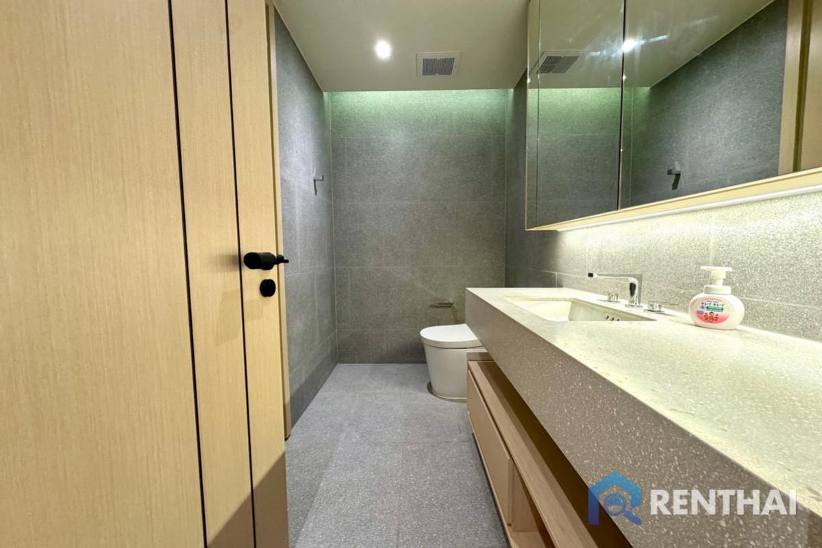 For RentCondoPattaya, Bangsaen, Chonburi : For rent Arom wongamat 1 bedroom 45 sqm direct sea  view