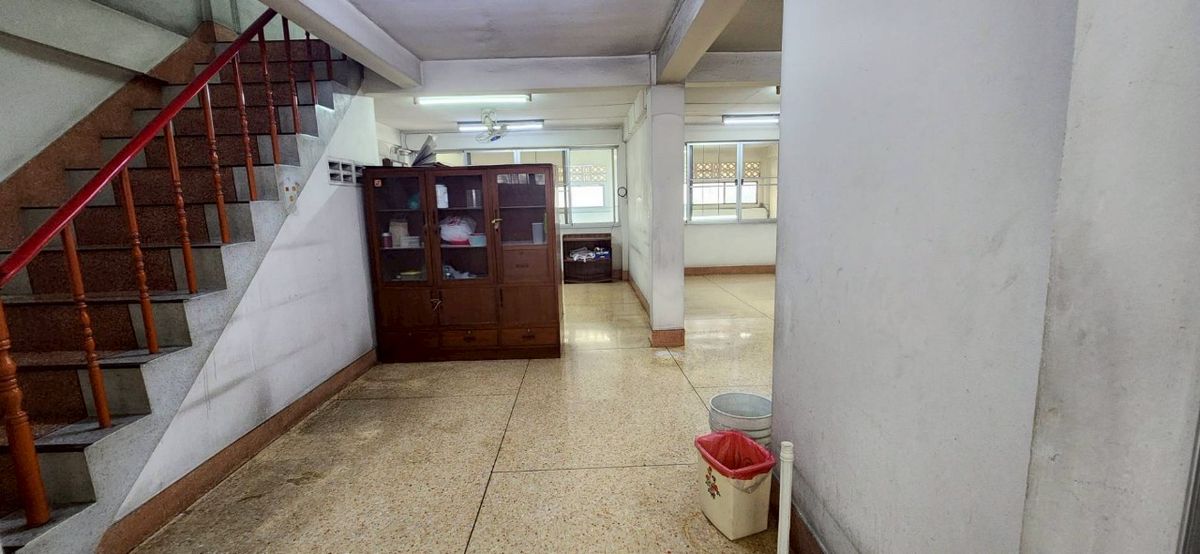 ขายอาคารพาณิชย์สาทร นราธิวาส : ✨ ขายด่วน! อาคารพาณิชย์ 4.5 ชั้น 2 คูหา ทำเลทองใจกลางเมืองย่าน#เจริญกรุง #เอเชีย ทีค   #เทอร์มินอล 21 พระราม3✨