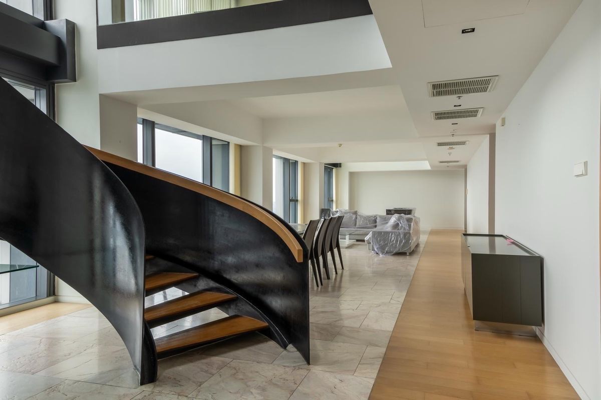 CondoSathorn, Narathiwat : Luxury triplex penthouse at The Met Condominium