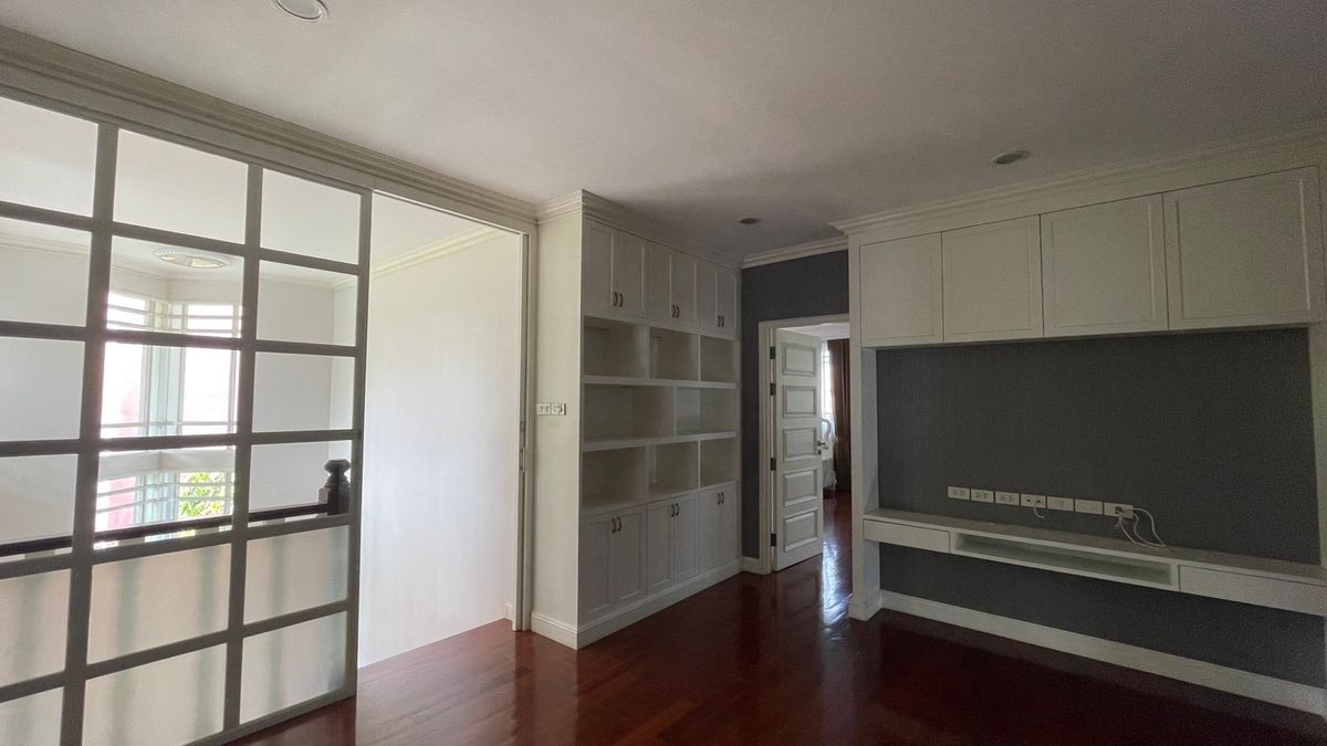 ให้เช่าบ้านสมุทรปราการ สำโรง : ให้เช่าบ้านเดี่ยวหรู โครงการเลคไซด์วิลล่า 1 ใกล้ Mega Bangna