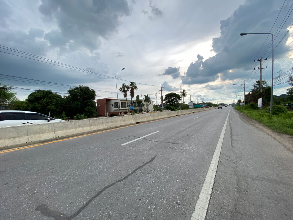 For SaleLandSing Buri : Land for sale in Sing Buri Opposite Phra Non Temple For doing business, factory, warehouse, hotel, 88 meters wide, 83 meters deep Next to Highway 3032