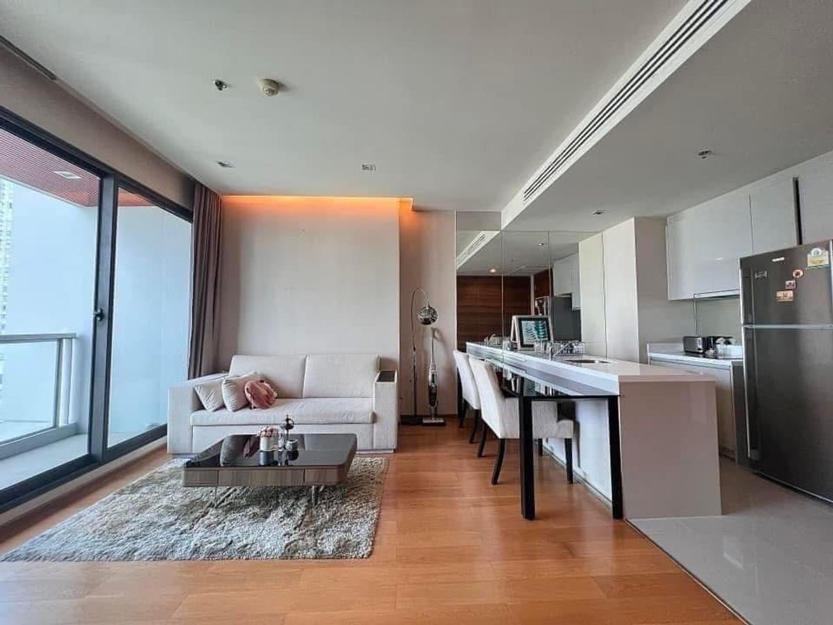 ให้เช่าคอนโดสาทร นราธิวาส : คอนหรูให้เช่า The Address Sathorn 1 ห้องนอน 1 ห้องน้ำ ราคาเพียง 38,000 บาท ชั้น 18 ขนาด 55 ตร.ม. ใจกลางย่านธุรกิจ ติด BTS Siant Louis เพียง 3 นาที