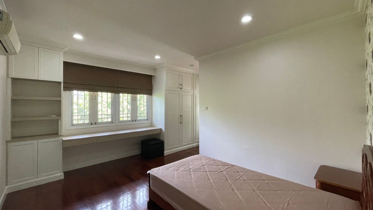 ให้เช่าบ้านสมุทรปราการ สำโรง : ให้เช่าบ้านเดี่ยวหรู โครงการเลคไซด์วิลล่า 1 ใกล้ Mega Bangna