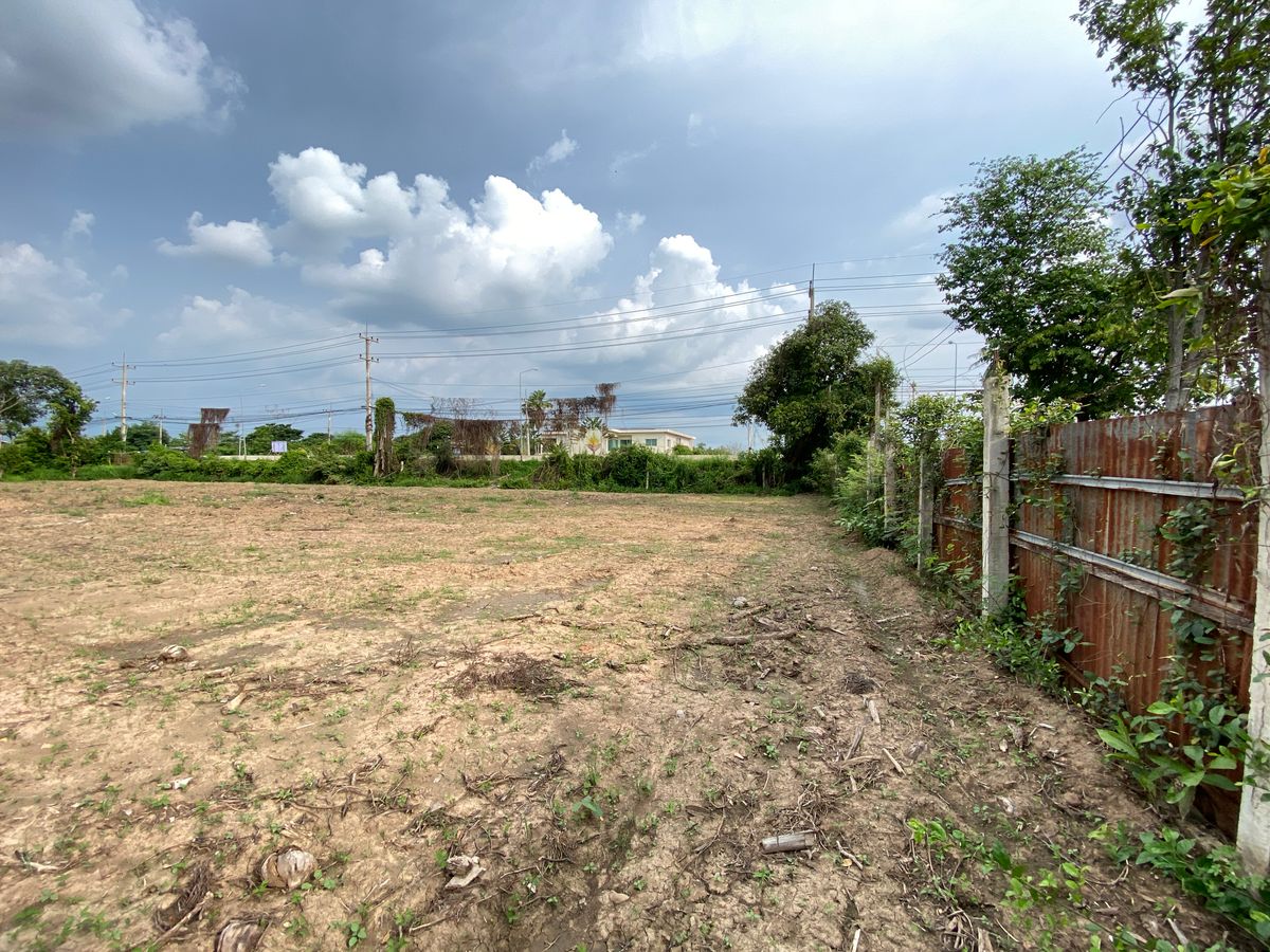 For SaleLandSing Buri : Land for sale in Sing Buri Opposite Phra Non Temple For doing business, factory, warehouse, hotel, 88 meters wide, 83 meters deep Next to Highway 3032