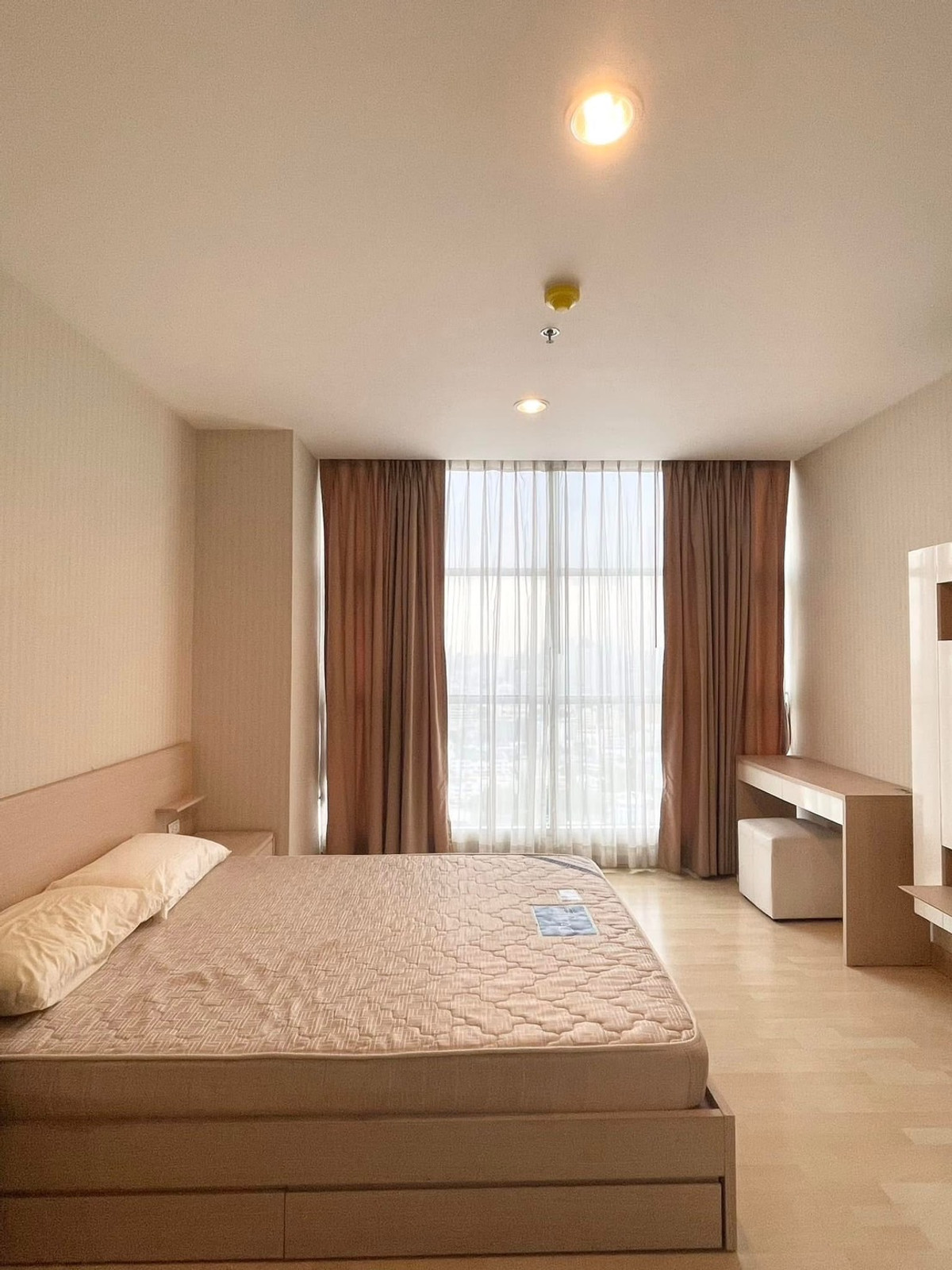 For RentCondoRatchadapisek, Huaikwang, Suttisan : Special Price ‼️ Ready to Move In ✨ Rhythm Ratchada ✨ Corner unit, 46 sq.m., condominium next to MRT Ratchadaphisek (only 0 meters) (No.251099)