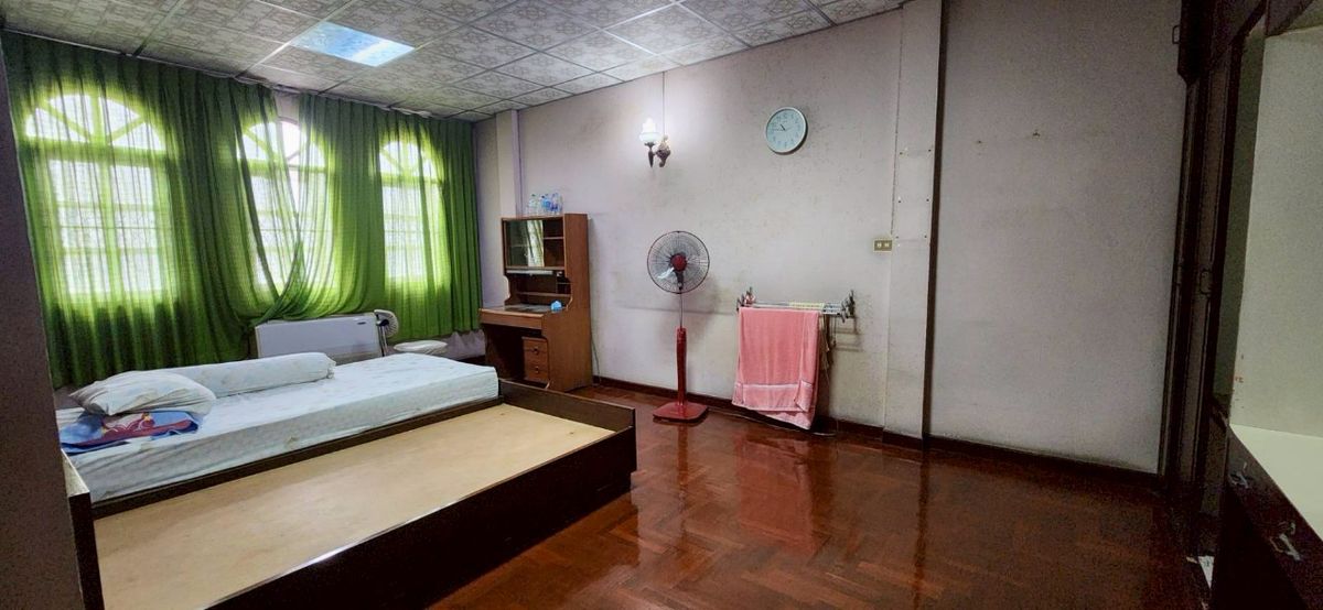 ขายอาคารพาณิชย์สาทร นราธิวาส : ✨ ขายด่วน! อาคารพาณิชย์ 4.5 ชั้น 2 คูหา ทำเลทองใจกลางเมืองย่าน#เจริญกรุง #เอเชีย ทีค   #เทอร์มินอล 21 พระราม3✨