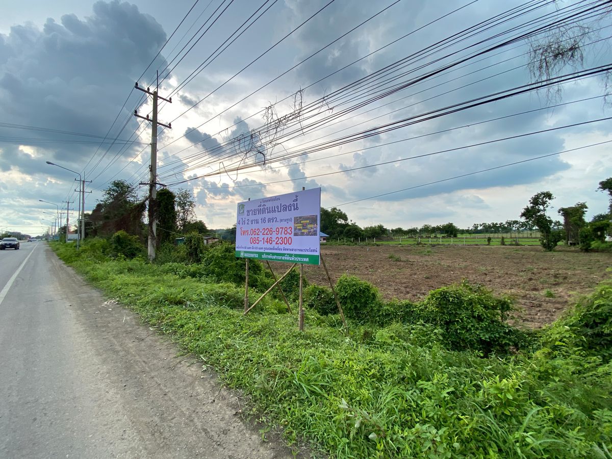 For SaleLandSing Buri : Land for sale in Sing Buri Opposite Phra Non Temple For doing business, factory, warehouse, hotel, 88 meters wide, 83 meters deep Next to Highway 3032