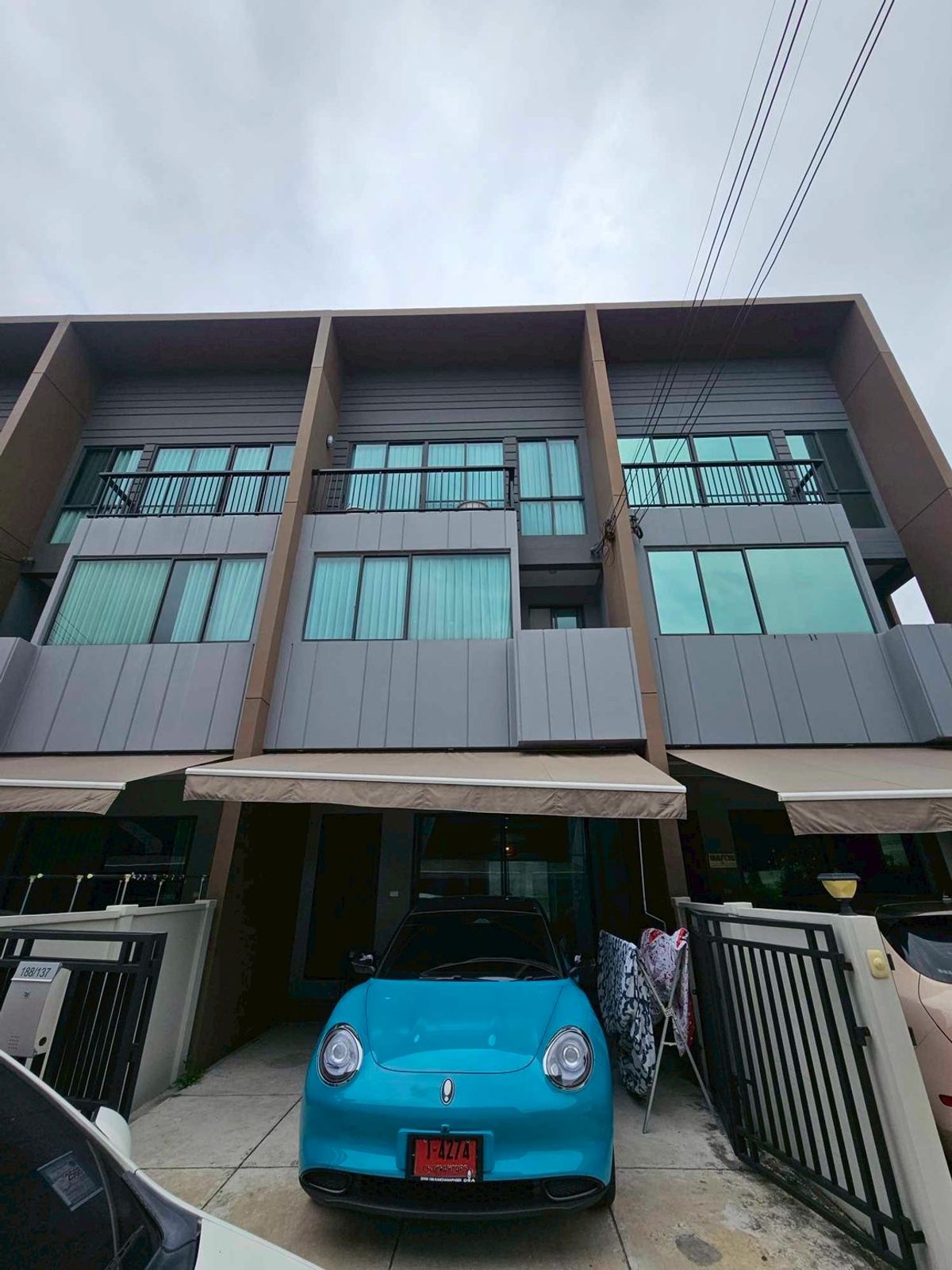 For RentTownhomeRama5, Ratchapruek, Bangkruai : ** The house is free. ** House for rent Ban Klang, Ratchaphruek, Town, 3rd floor, 3 bedrooms, 3 bathrooms, gold location near Siriraj And the Prai Mathaya Expressway and the Red Line electric train