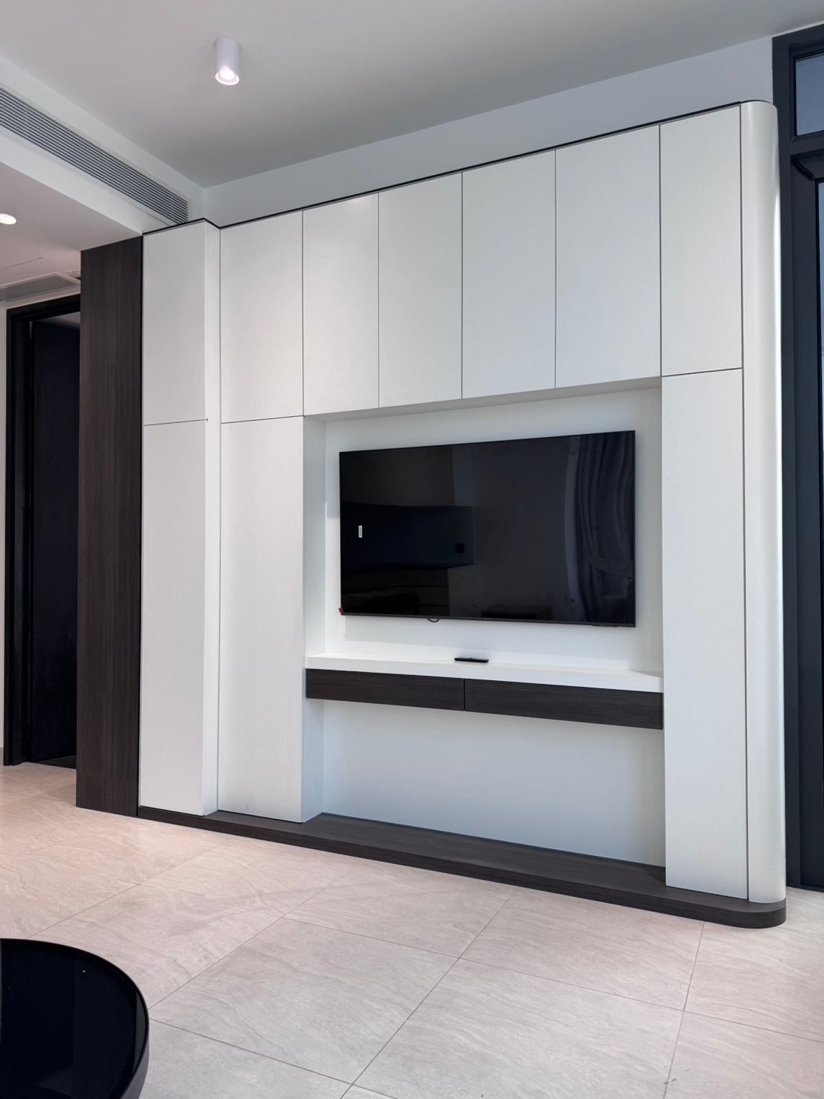 For SaleCondoSathorn, Narathiwat : 🐶Pet-Friendly condo in Sathorn🐱 Newly renovated room with nice built-in, high floor, open view ✨Tait 12✨1 bedroom, 1 bathroom, size 52 sq m, near BTS / MRT Saint Louis (0.2 km.) Tel.0982645161