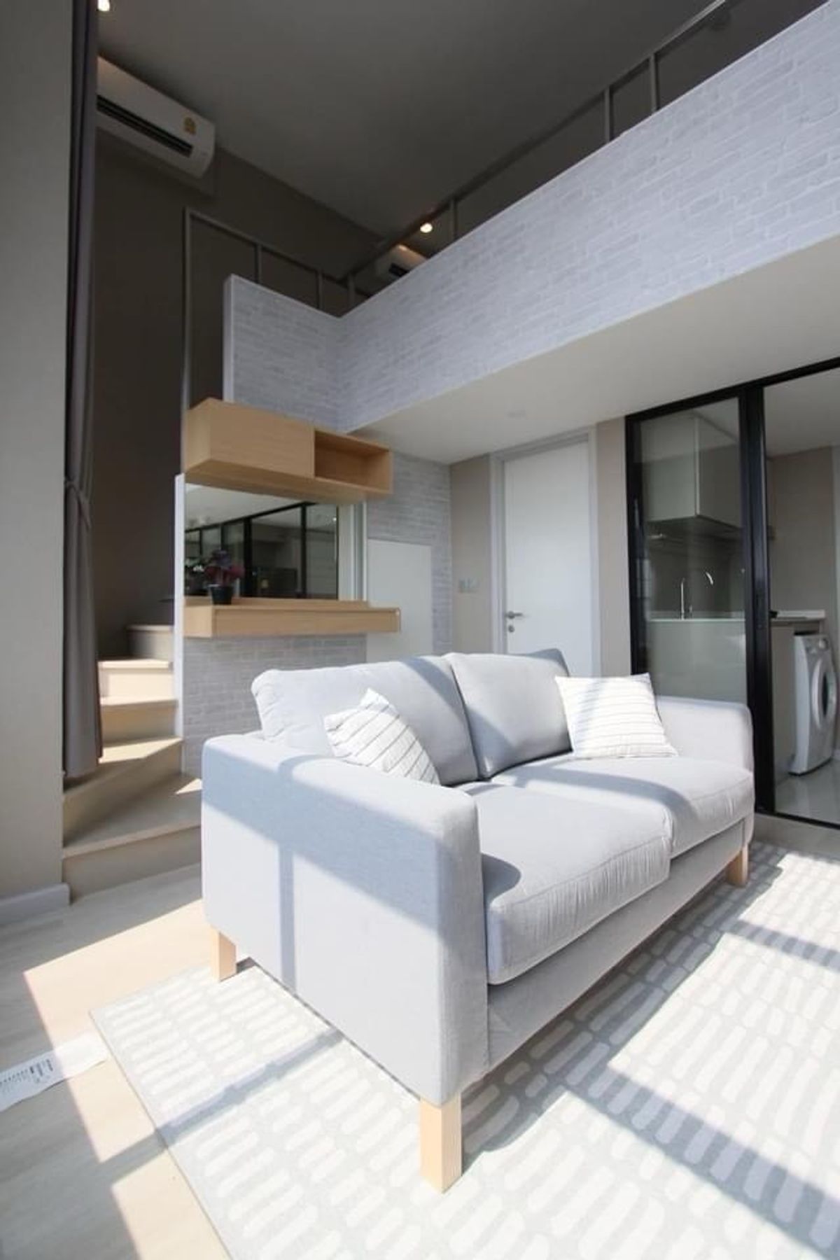 ให้เช่าคอนโดสาทร นราธิวาส : for rent. Project name: The Knightbridge Prime Sathorn
- One-bed room duplex 30+10（2F) m2. line @900cqqhk 
- (33Floor) 
- Asking 28,000 baht per month, minimum 1 year contract
- Fully furnished with all electronics equipped (air, fridge, microwave)