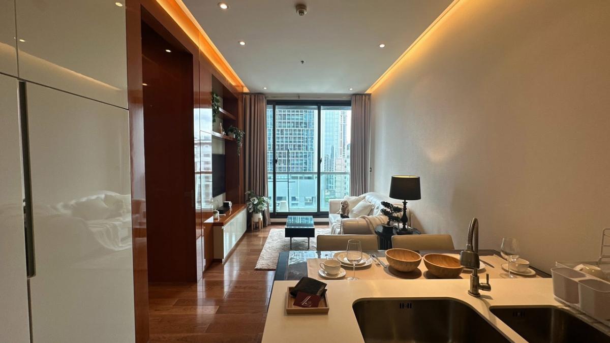 For RentCondoSukhumvit, Asoke, Thonglor : ✨ Rent & Amp; sell! Luxury condo, Sukhumvit 28 | New Renovate with Forest, near BTS Phrom Phong, only 300 m.