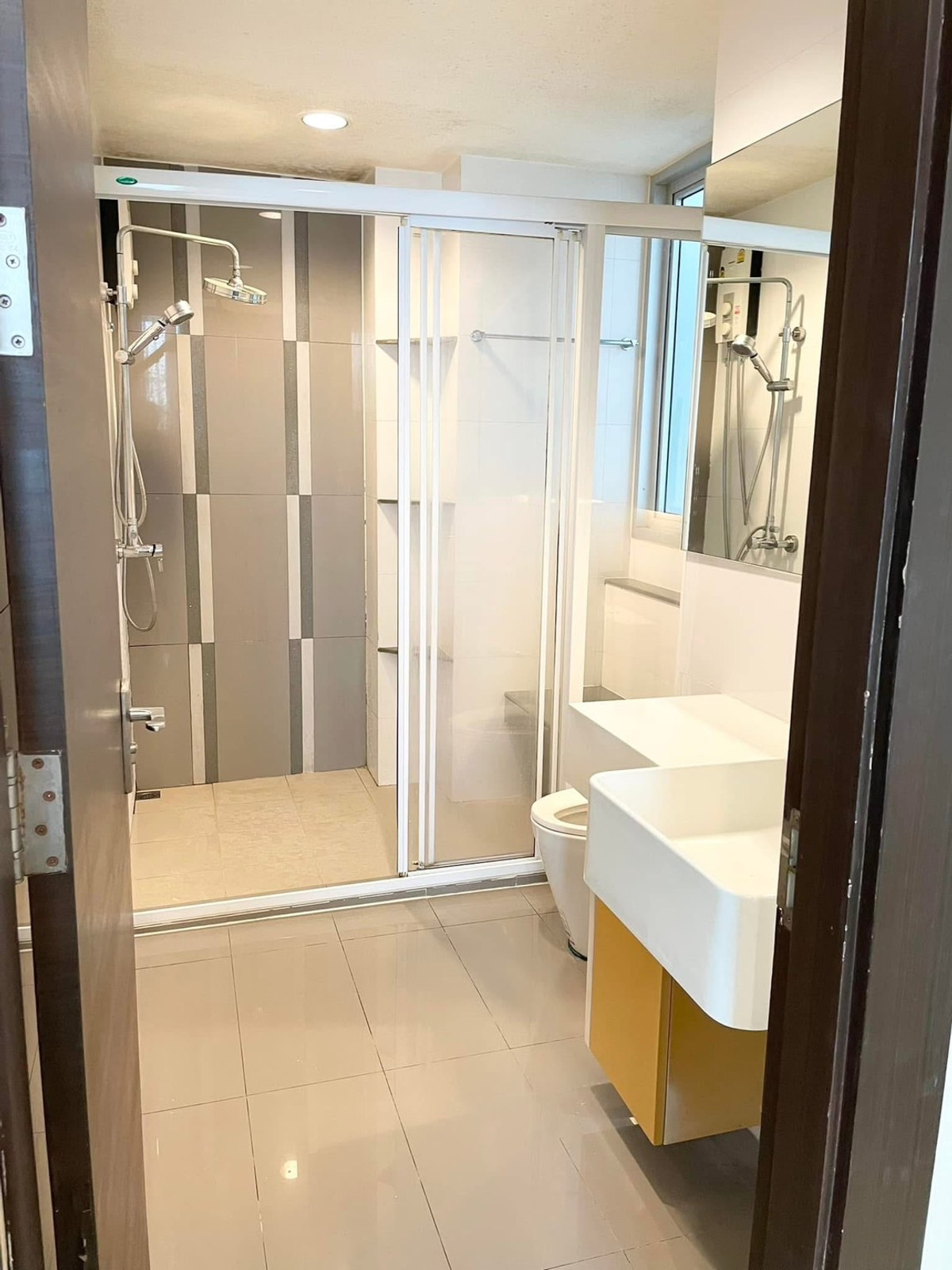 For RentCondoRatchadapisek, Huaikwang, Suttisan : Special Price ‼️ Ready to Move In ✨ Rhythm Ratchada ✨ Corner unit, 46 sq.m., condominium next to MRT Ratchadaphisek (only 0 meters) (No.251099)