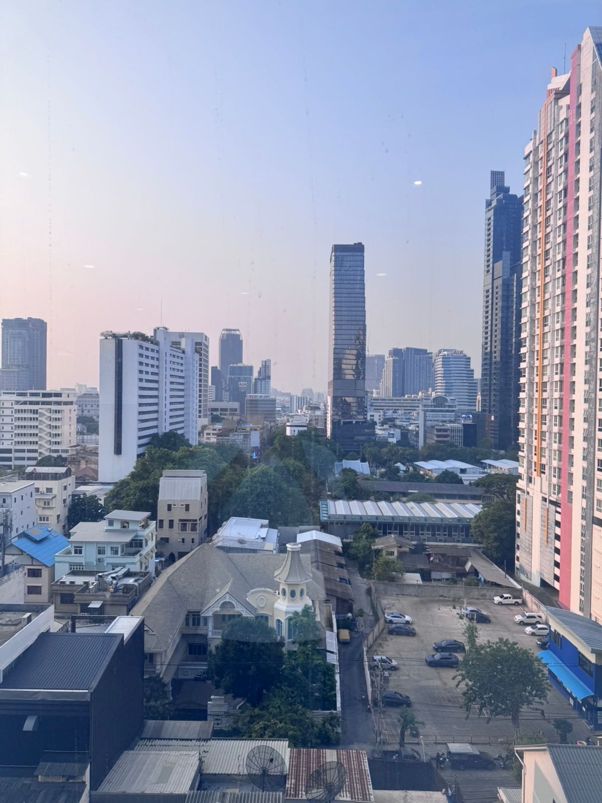 For SaleCondoSathorn, Narathiwat : 🐶Pet-Friendly condo in Sathorn🐱 Newly renovated room with nice built-in, high floor, open view ✨Tait 12✨1 bedroom, 1 bathroom, size 52 sq m, near BTS / MRT Saint Louis (0.2 km.) Tel.0982645161