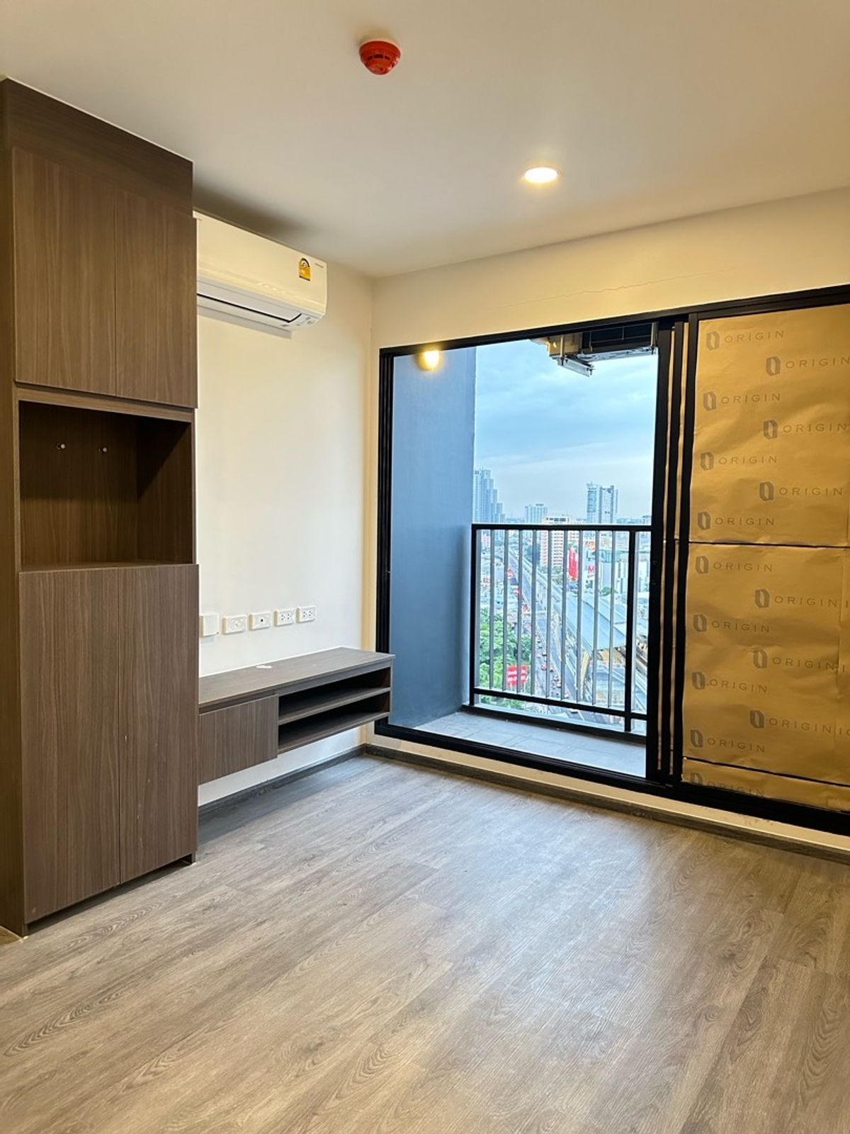 ขายคอนโดลาดพร้าว101 แฮปปี้แลนด์ : 🔥🛌 2 ห้องนอน ราคาดีหลุดมา ❤️คอนโดใหม่ที่สุดในย่านลาดพร้าว-บางกะปิ ผ่อนเพียง 14,xxx