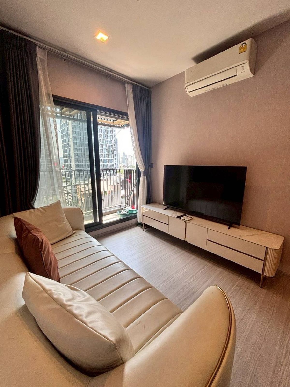 ให้เช่าคอนโดพระราม 9 เพชรบุรีตัดใหม่ RCA : Life Asoke Hype | ไลฟ์ อโศก ไฮป์