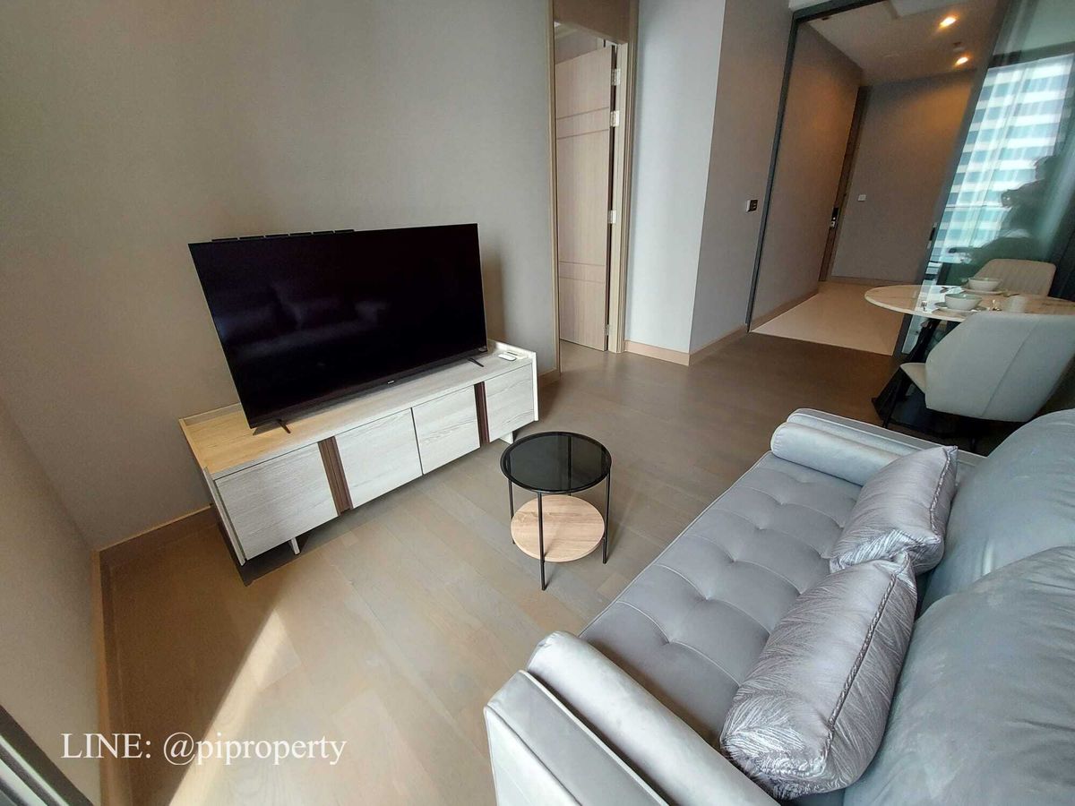 For RentCondoRama9, Petchburi, RCA : MRT 0 meter Luxury condo 1Bedroom unit for rent in The Esse at Singha Complex. Fully furnished and ready to move in.