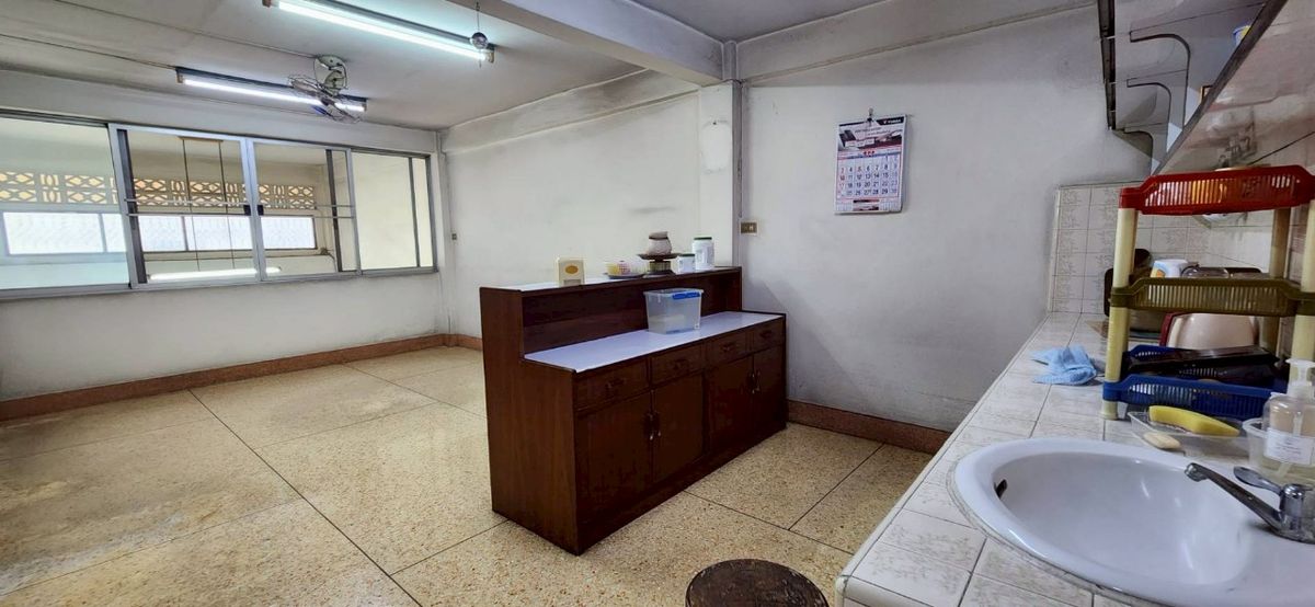 ขายอาคารพาณิชย์สาทร นราธิวาส : ✨ ขายด่วน! อาคารพาณิชย์ 4.5 ชั้น 2 คูหา ทำเลทองใจกลางเมืองย่าน#เจริญกรุง #เอเชีย ทีค   #เทอร์มินอล 21 พระราม3✨