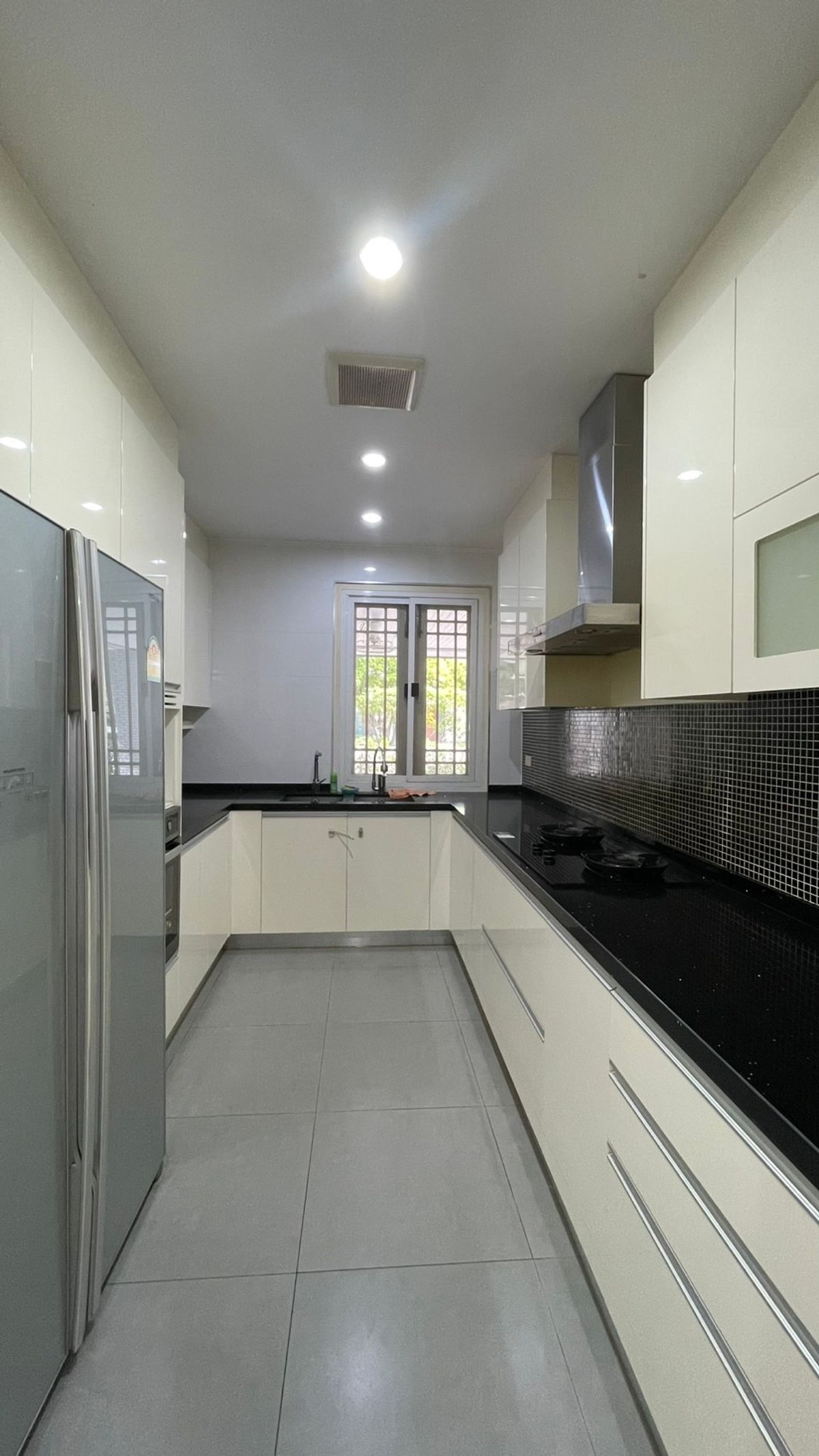 ให้เช่าบ้านสมุทรปราการ สำโรง : ให้เช่าบ้านเดี่ยวหรู โครงการเลคไซด์วิลล่า 1 ใกล้ Mega Bangna