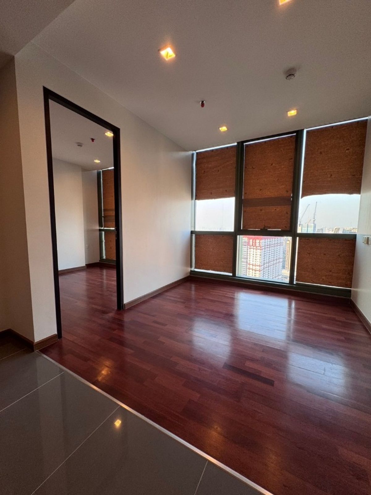 For SaleCondoRatchathewi,Phayathai : 🔥 The big corner room is the best price in the building! Wish Signature Midtown Siam, only 6.34 deleted. [MKS250721]