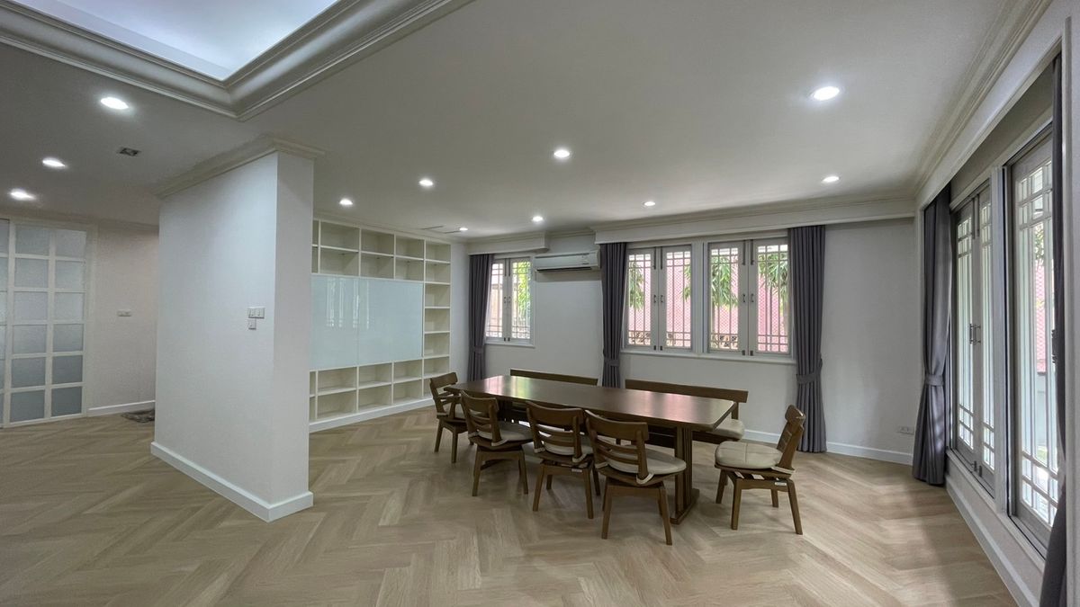 ให้เช่าบ้านสมุทรปราการ สำโรง : ให้เช่าบ้านเดี่ยวหรู โครงการเลคไซด์วิลล่า 1 ใกล้ Mega Bangna