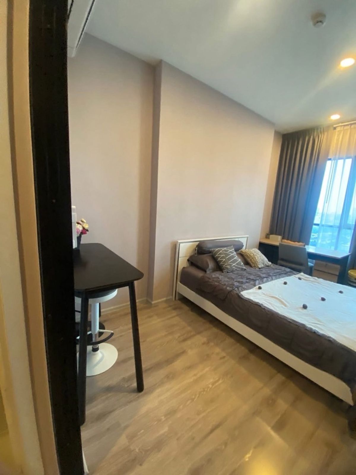 ให้เช่าคอนโดรามคำแหง หัวหมาก : knightsbridge collage ramkhamheang 🤍 studio room✅ 24.3 sqm floor 8th 
price 9,000