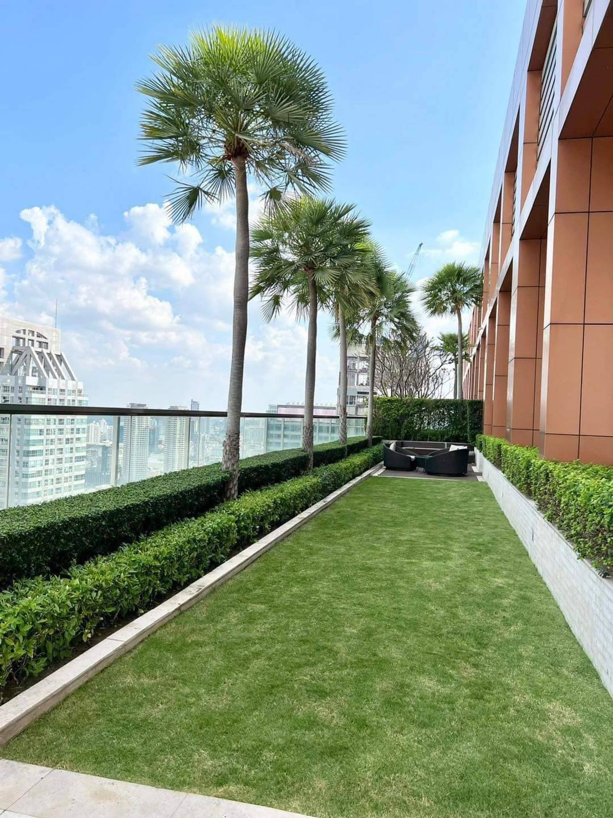 ให้เช่าคอนโดสาทร นราธิวาส : For Rent Condo The Address Sathorn fully furnished (S15-29452)