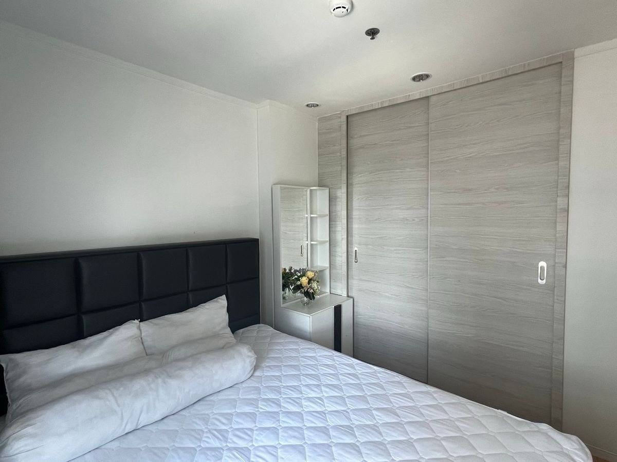 For SaleCondoPattanakan, Srinakarin : 🏙️ Condo for Sale – Open View!
Lumpini Place Srinakarin - Huamak Station
Move-in ready unit in a prime location with convenient transportation 🚆✨