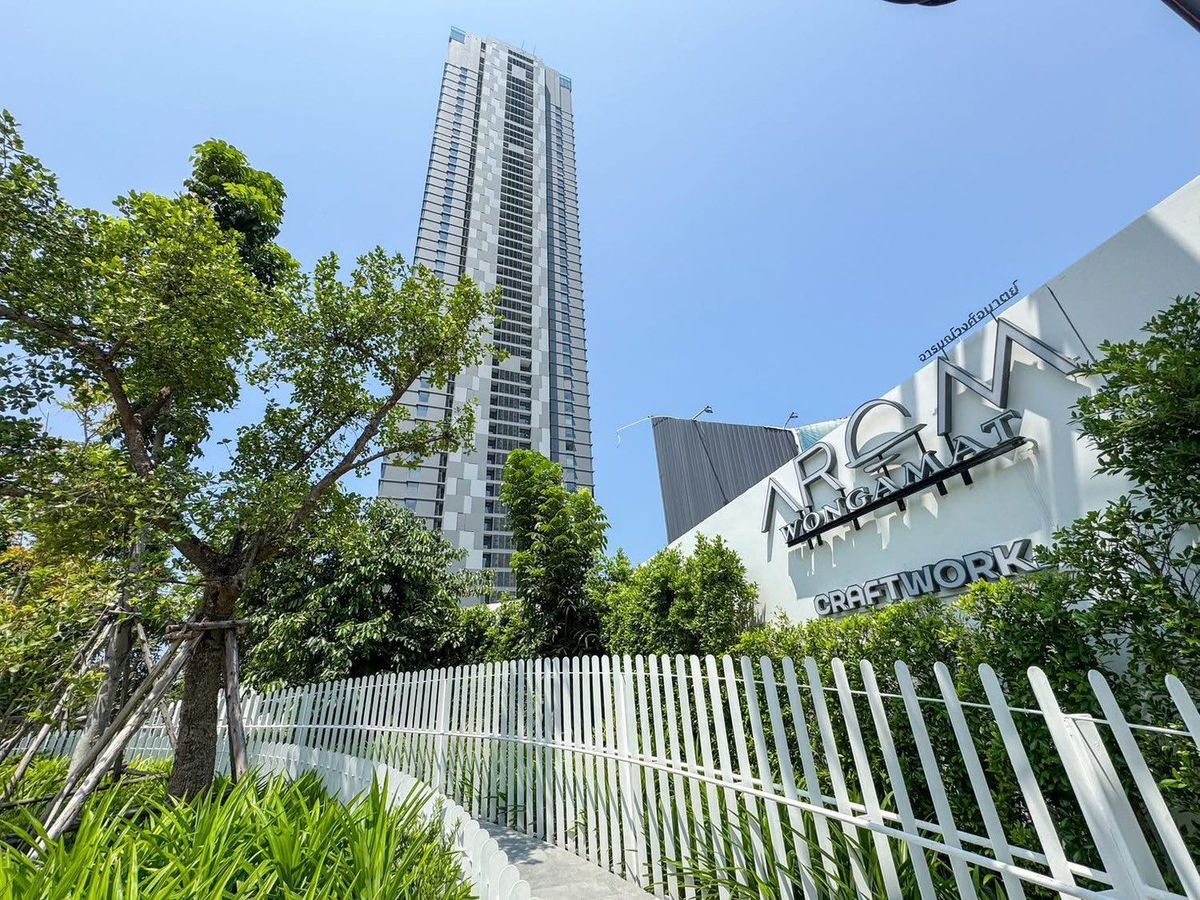 For SaleCondoPattaya, Bangsaen, Chonburi : Selling luxury condo AROM WONGAMART  100% real sea view, no road in between, 180° sea view, 42nd floor, very private