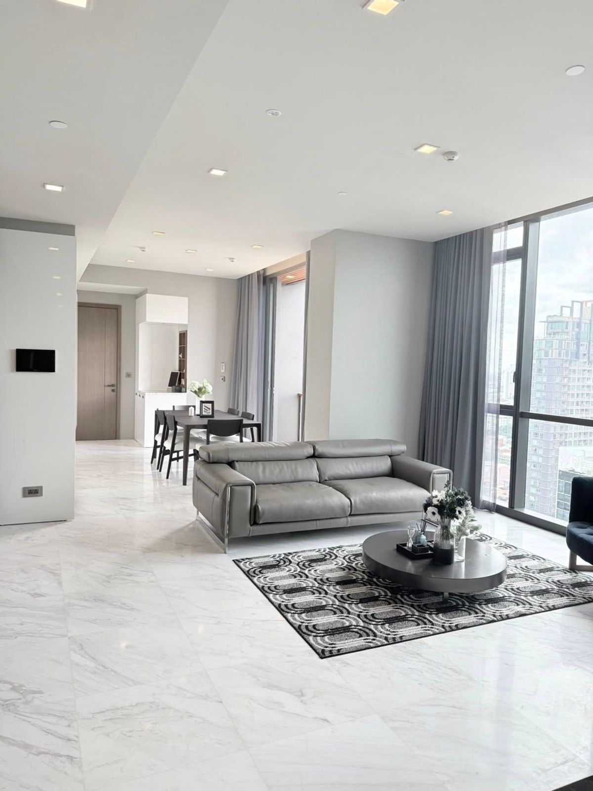 คอนโดสุขุมวิท อโศก ทองหล่อ : ขาย / เช่า คอนโดThe Monument Thonglo คอนโดระดับ Super Luxury 125.20 ตรม.  ชั้น 25 ตำแหน่งห้องอยู่ทางทิศตะวันออกเฉียงเหนือ มีความเป็นส่วนตัวสูง มี Private Lift