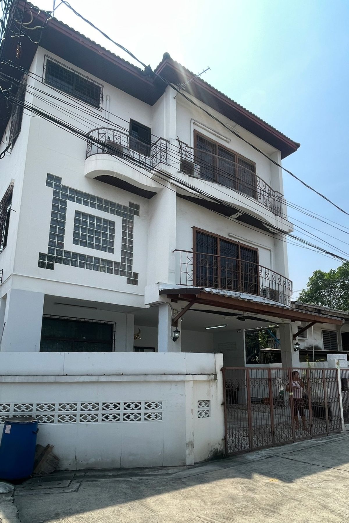 ขายบ้านสุขุมวิท อโศก ทองหล่อ : P0002 ขายบ้านเดี่ยว 3 ชั้น ซอย 14 สุขุมวิท 101/1
