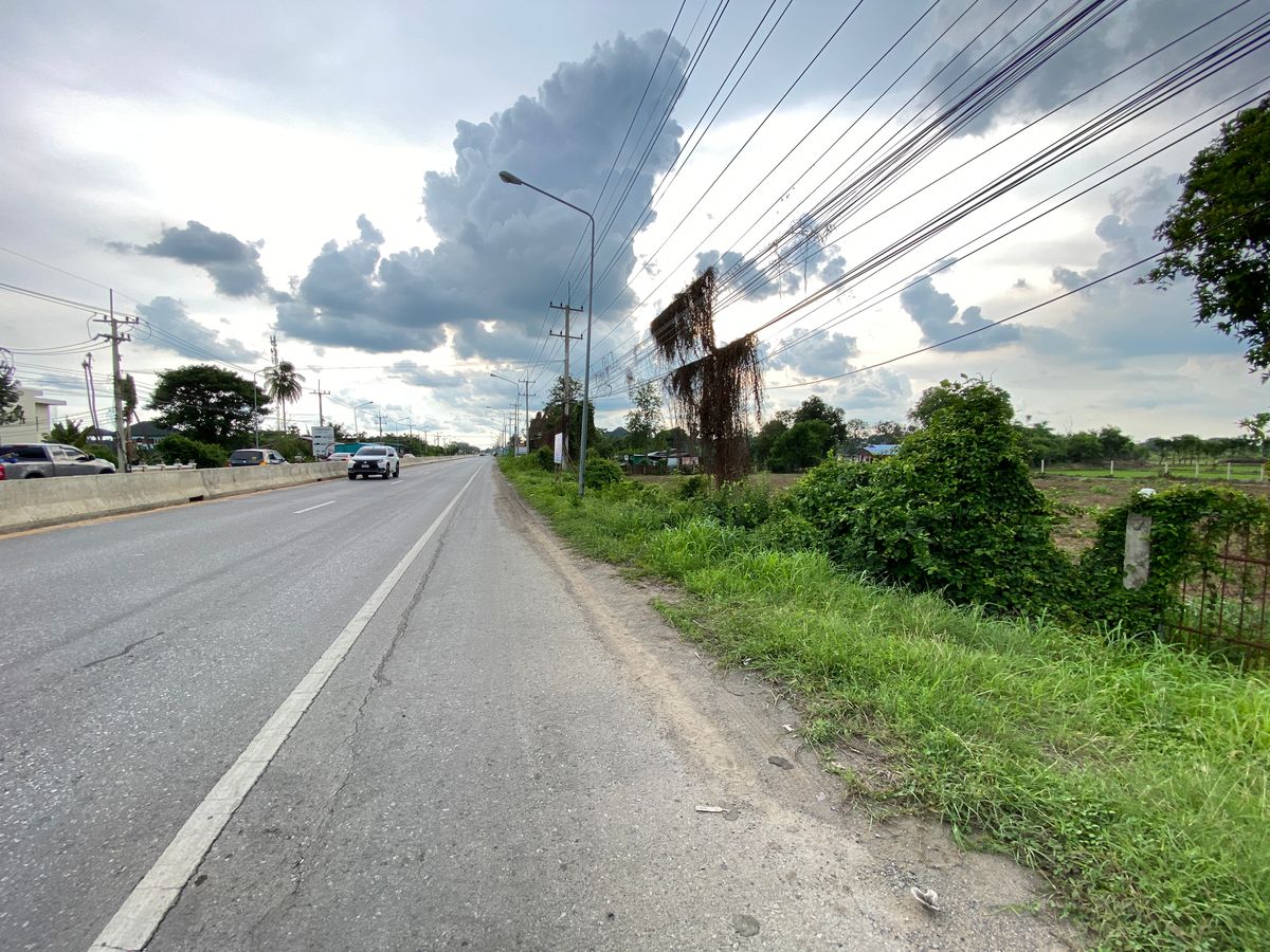For SaleLandSing Buri : Land for sale in Sing Buri Opposite Phra Non Temple For doing business, factory, warehouse, hotel, 88 meters wide, 83 meters deep Next to Highway 3032