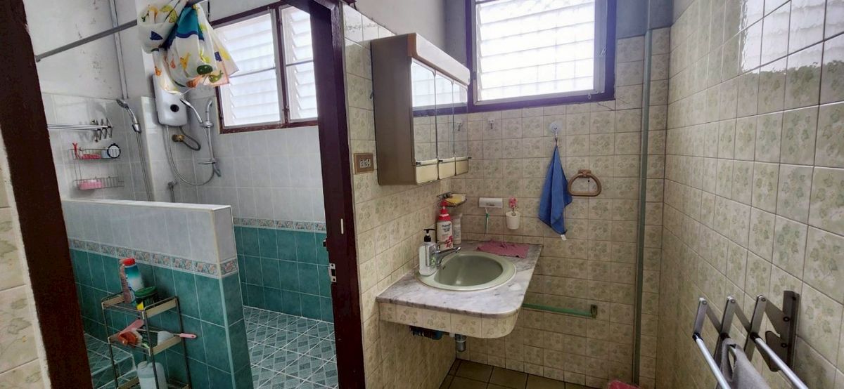 ขายอาคารพาณิชย์สาทร นราธิวาส : ✨ ขายด่วน! อาคารพาณิชย์ 4.5 ชั้น 2 คูหา ทำเลทองใจกลางเมืองย่าน#เจริญกรุง #เอเชีย ทีค   #เทอร์มินอล 21 พระราม3✨