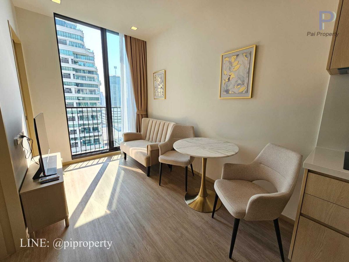 For RentCondoSukhumvit, Asoke, Thonglor : Phrom Phong park view high floor 1 bedroom unit for rent. Fully furnished and brand new. Noble State Sukhumvit 39