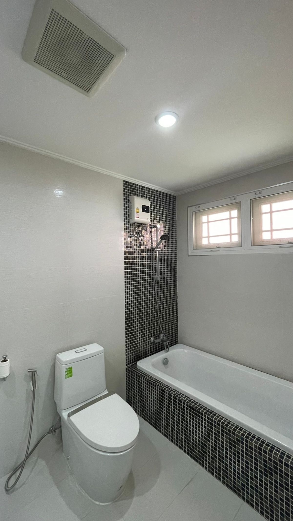 ให้เช่าบ้านสมุทรปราการ สำโรง : ให้เช่าบ้านเดี่ยวหรู โครงการเลคไซด์วิลล่า 1 ใกล้ Mega Bangna