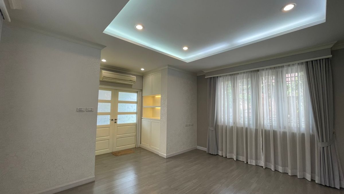 ให้เช่าบ้านสมุทรปราการ สำโรง : ให้เช่าบ้านเดี่ยวหรู โครงการเลคไซด์วิลล่า 1 ใกล้ Mega Bangna