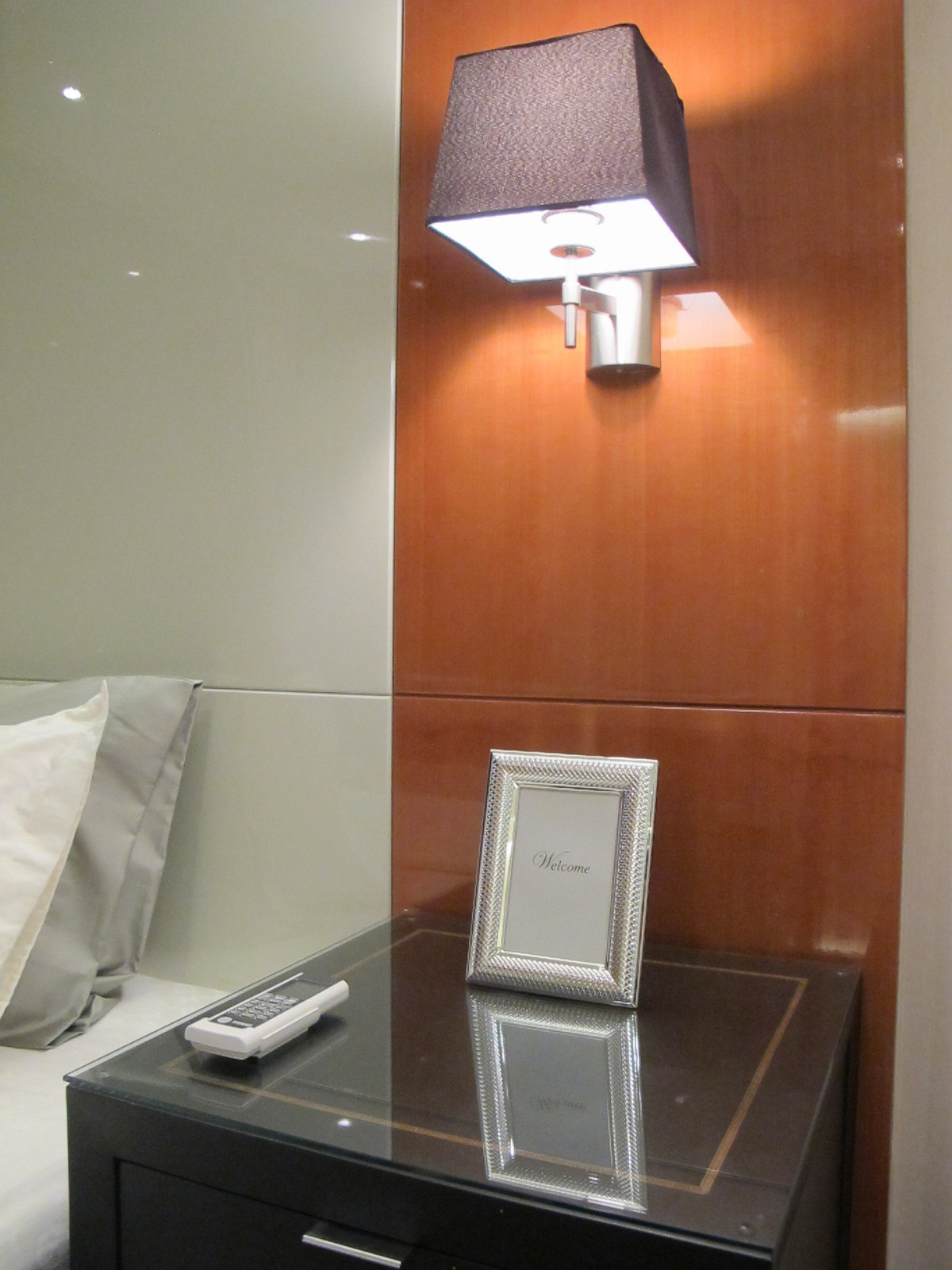 🏙 ให้เช่า คอนโด The Address Sukhumvit 28 ใกล้ BTS พร้อมพงษ์ เพียง 300 ม. Loading...