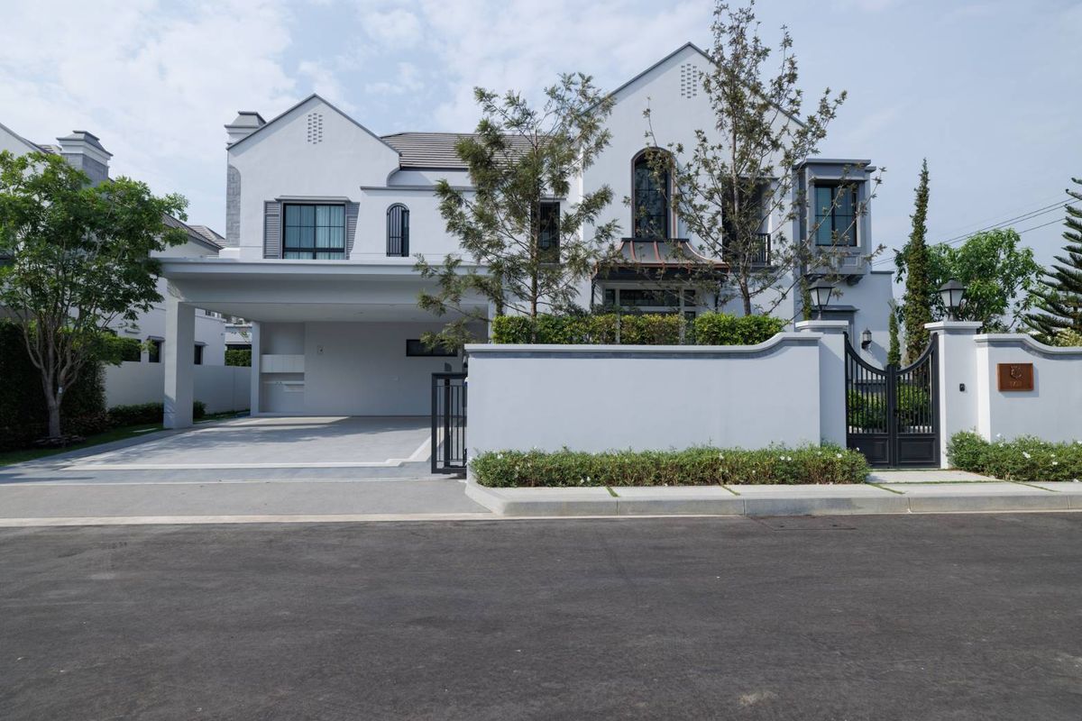 For RentHousePattanakan, Srinakarin : Nantawan Rama 9 - New Krungthep Kreetha French Eclectic 4 bedrooms, 378 sq.m., near the rental price 320,000 baht/month