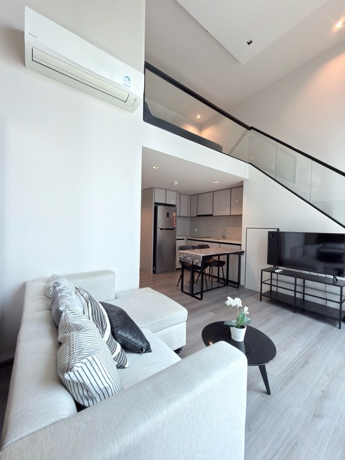 For RentCondoSapankwai,Jatujak : ✅ Ready to stay in the reinuated ❤️ for rent, The Restaurant, The Rion Phahon-Pradiphat 💞🚅 BTS, sapankhai . ——————