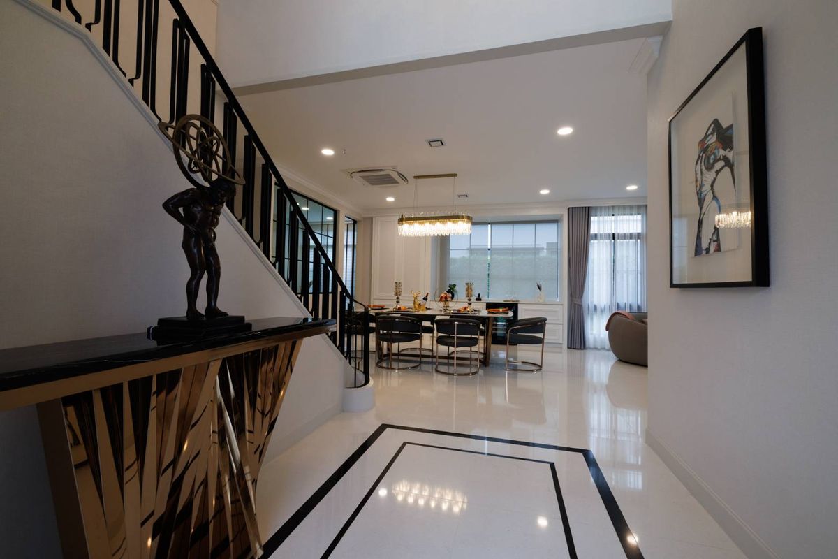 For RentHousePattanakan, Srinakarin : Nantawan Rama 9 - New Krungthep Kreetha French Eclectic 4 bedrooms, 378 sq.m., near the rental price 320,000 baht/month