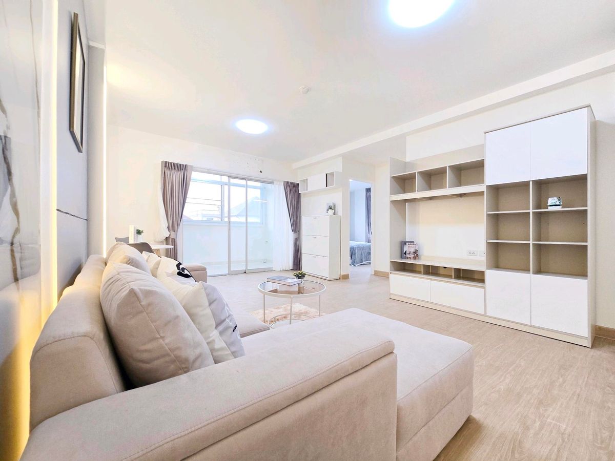 For SaleCondoRatchadapisek, Huaikwang, Suttisan : 2 bedrooms, houses in the city. 😍😍