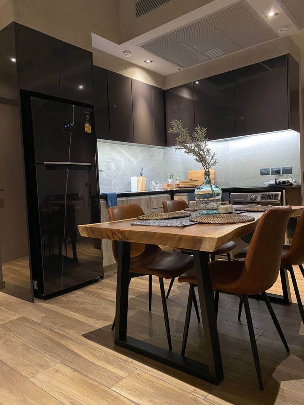 คอนโดสุขุมวิท อโศก ทองหล่อ : 🏙 2 ห้องนอนที่ Lofts Asoke - ขาย / ให้เช่า
