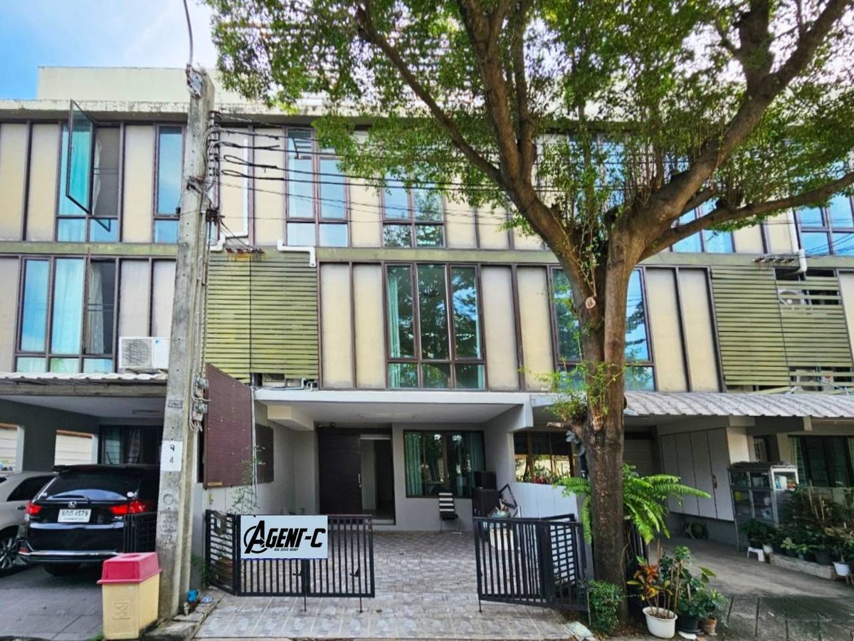 ขายทาวน์โฮมเกษตร นวมินทร์ ลาดปลาเค้า : อารียา ทูบี เกษตร-นวมินทร์ ทาวน์โฮม 3ชั้น เนื้อที่มากถึง 18.8 ตรว. #หน้าบ้านไม่ชนกับใคร มีความเป็นส่วนตัว บ้านสวยพร้อมอยู่ ทำเลเดินทางสะดวก ใกล้มหาลัยเกษตร เซ็นทรัลรามอินทรา