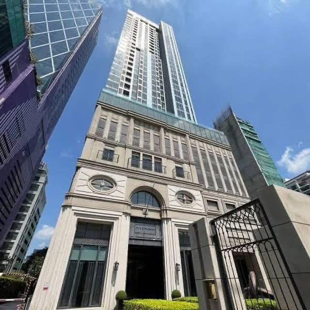 ให้เช่าคอนโดสาทร นราธิวาส : LTH12815- Condo for rent คอนโด ให้เช่า at The Diplomat Sathorn เดอะ ดิโพลแมท สาทร Size 66 sqm. 2 beds 2 baths Near BTS Surasak Station ONLY 45K/Month