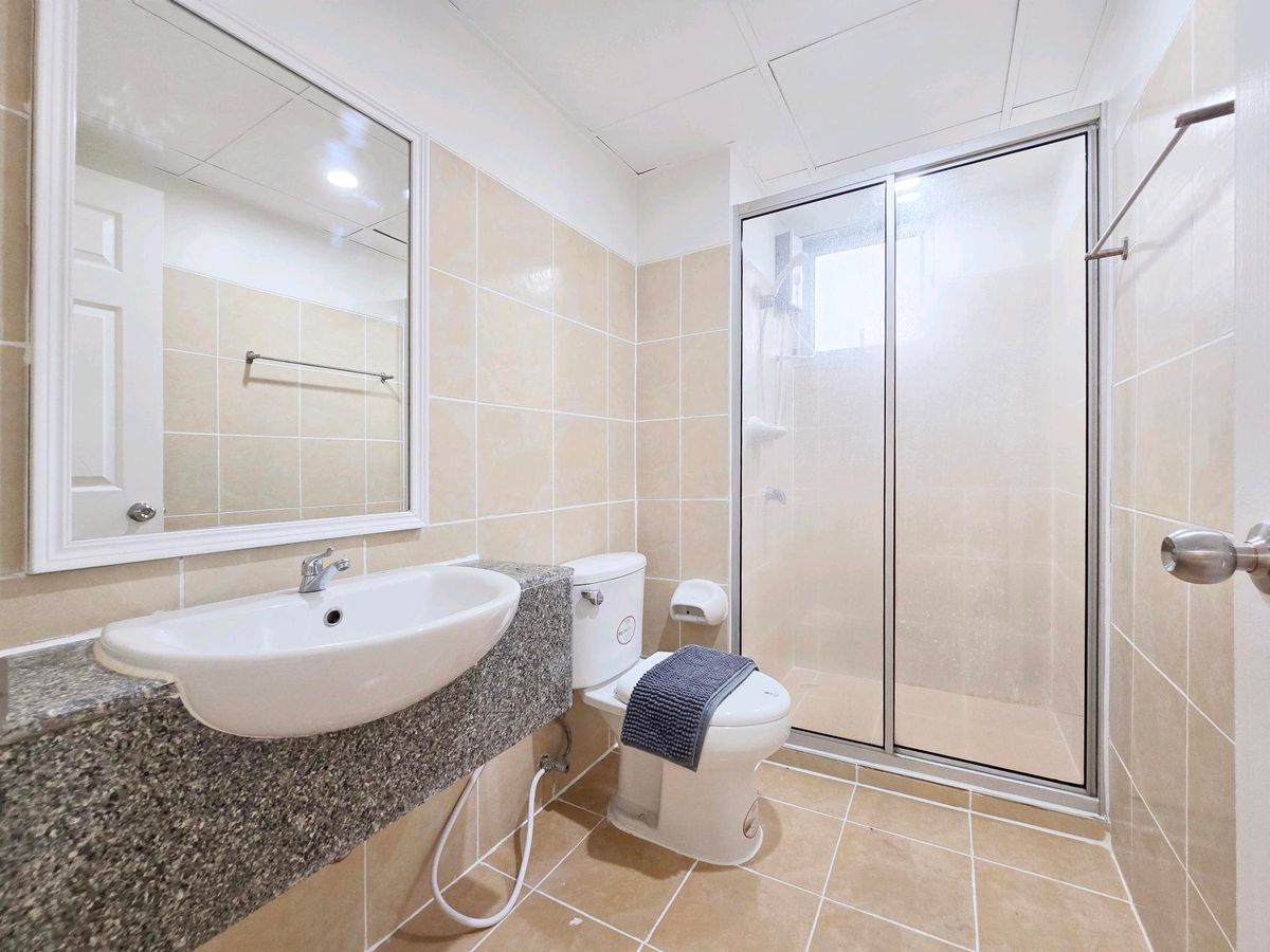 For SaleCondoRatchadapisek, Huaikwang, Suttisan : 2 bedrooms, houses in the city. 😍😍