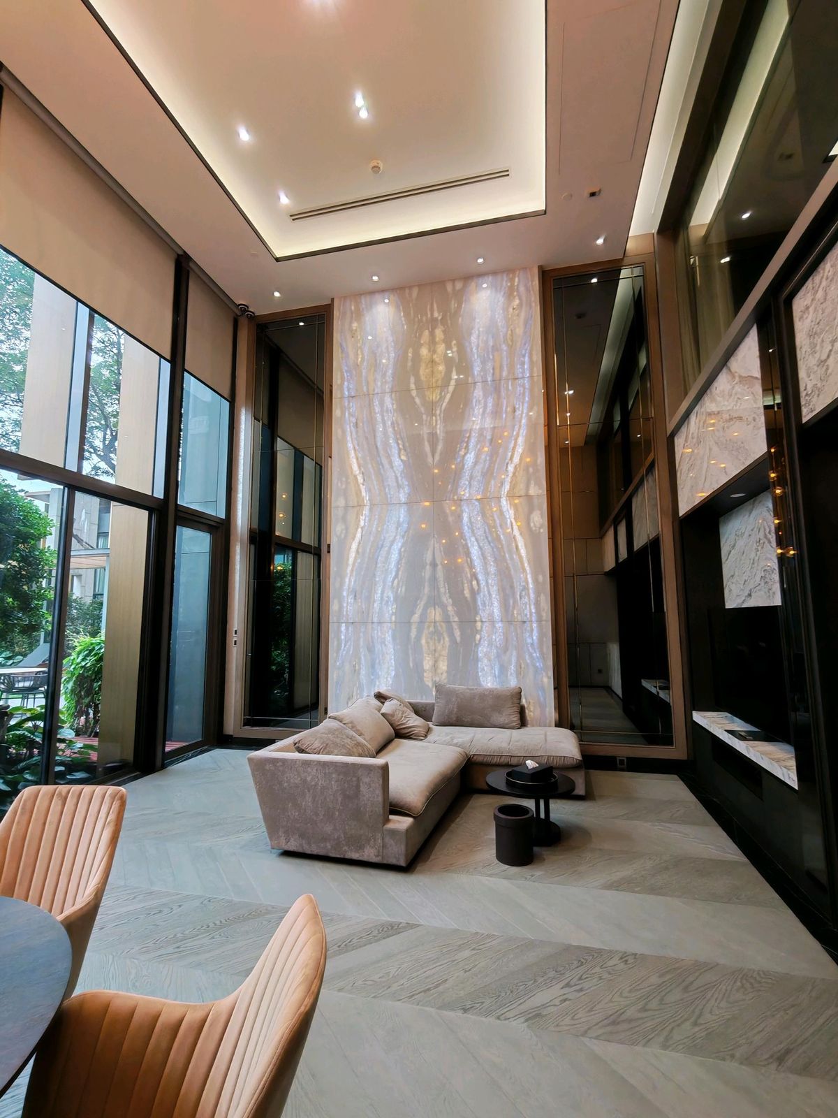 For RentCondoSukhumvit, Asoke, Thonglor : Rent a luxury room. The Lumpini 24 Duplex is private.